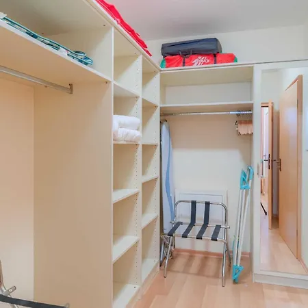 Elfeld 2, 716 * بينز